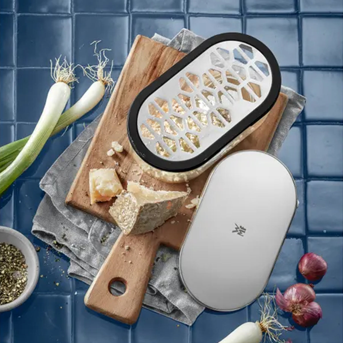 WMF Käsereibe mit Auffangbehälter